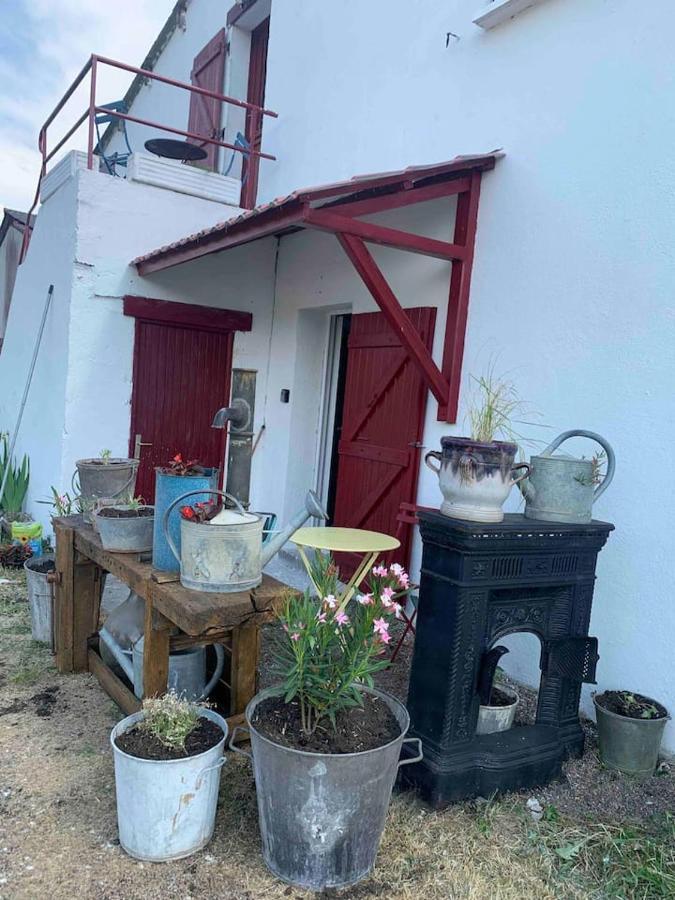 Le Depot Appartement Du Port A Champvert Экстерьер фото